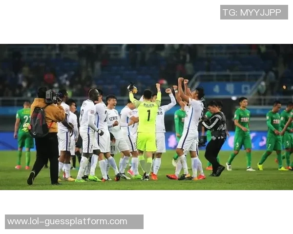 中超联赛曼联与热刺激战成平局数据分析揭示比赛精彩瞬间