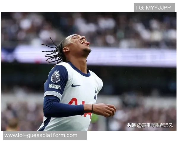 曼联友谊赛大胜热刺五球狂潮引发争议判罚热议