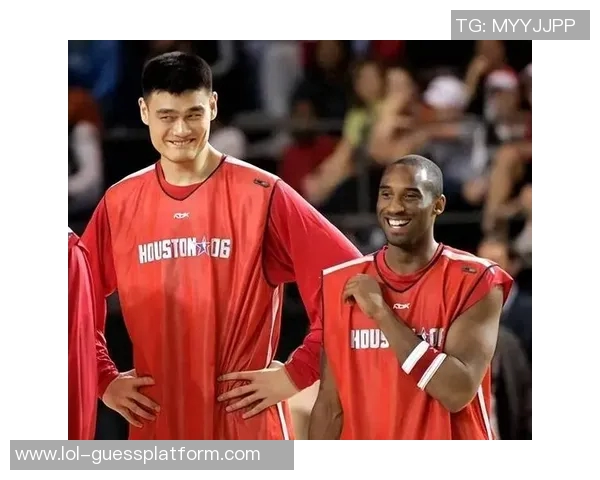 姚明在赛场上激励队友展现最佳状态共同追逐胜利的决心与信念