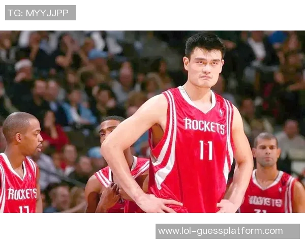 姚明的篮球传奇与他在赛场上的多重昵称探秘