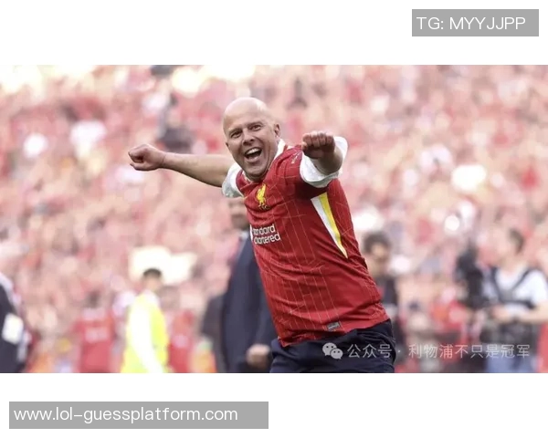 国王杯激战曼联大胜利物浦绝杀时刻引发争议判罚全场沸腾 国王杯激战曼联大胜利物浦绝杀时刻引发争议判罚全场沸腾