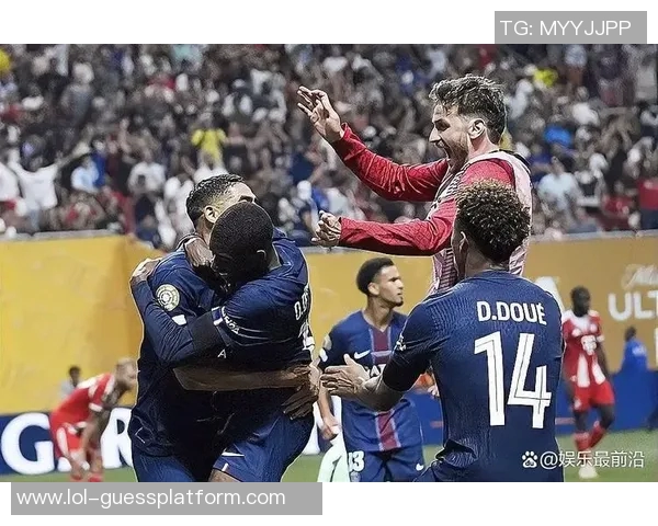 世界杯精彩对决里昂与巴黎圣日耳曼战成平局神扑瞬间震撼全场