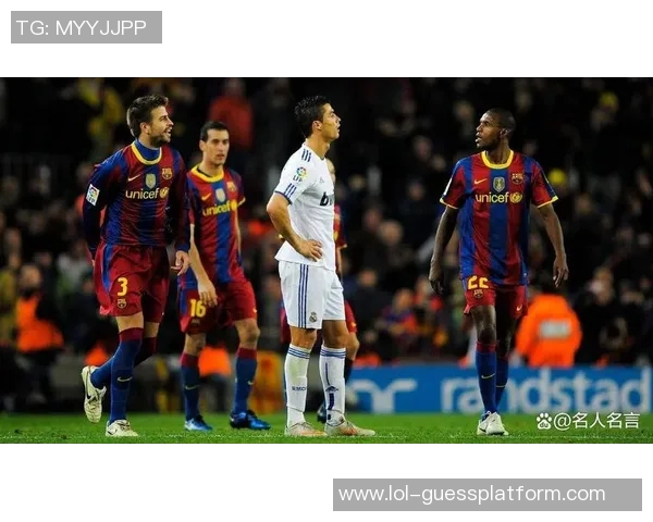 国王杯焦点战巴萨与皇马互交白卷争议判罚引发全场热议